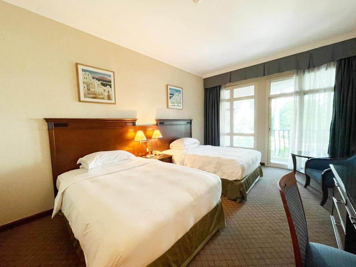 Swissotel Al Murooj Отель Дубай