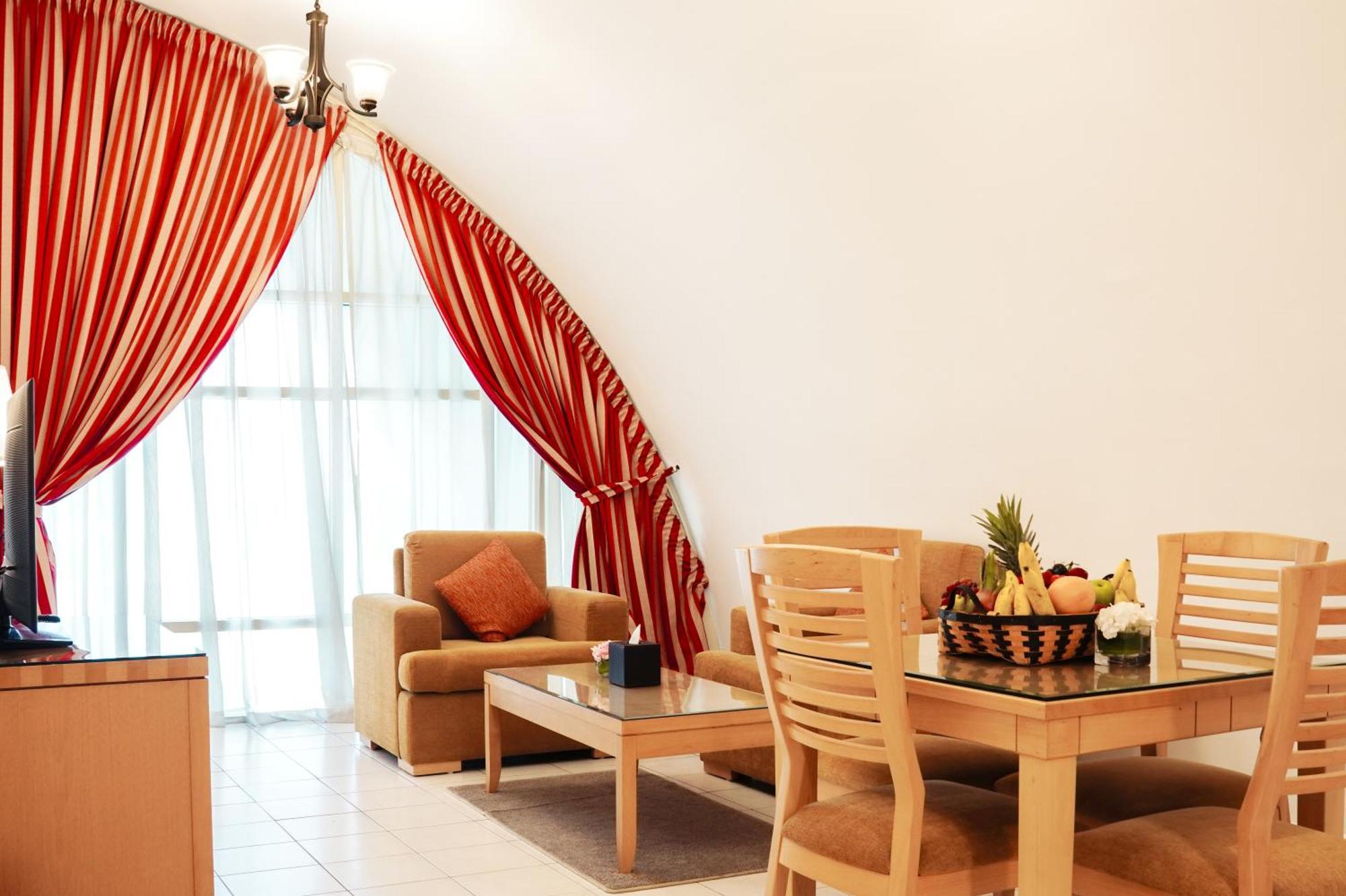 Swissotel Al Murooj Готель Дубай