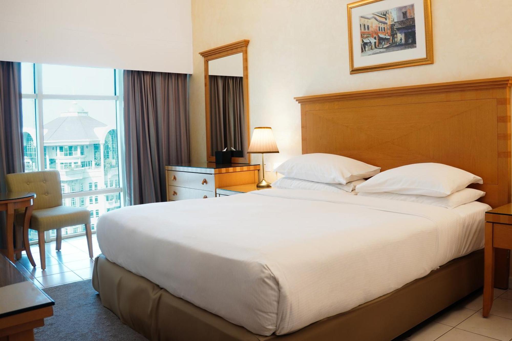 Готель Swissotel Al Murooj Дубай