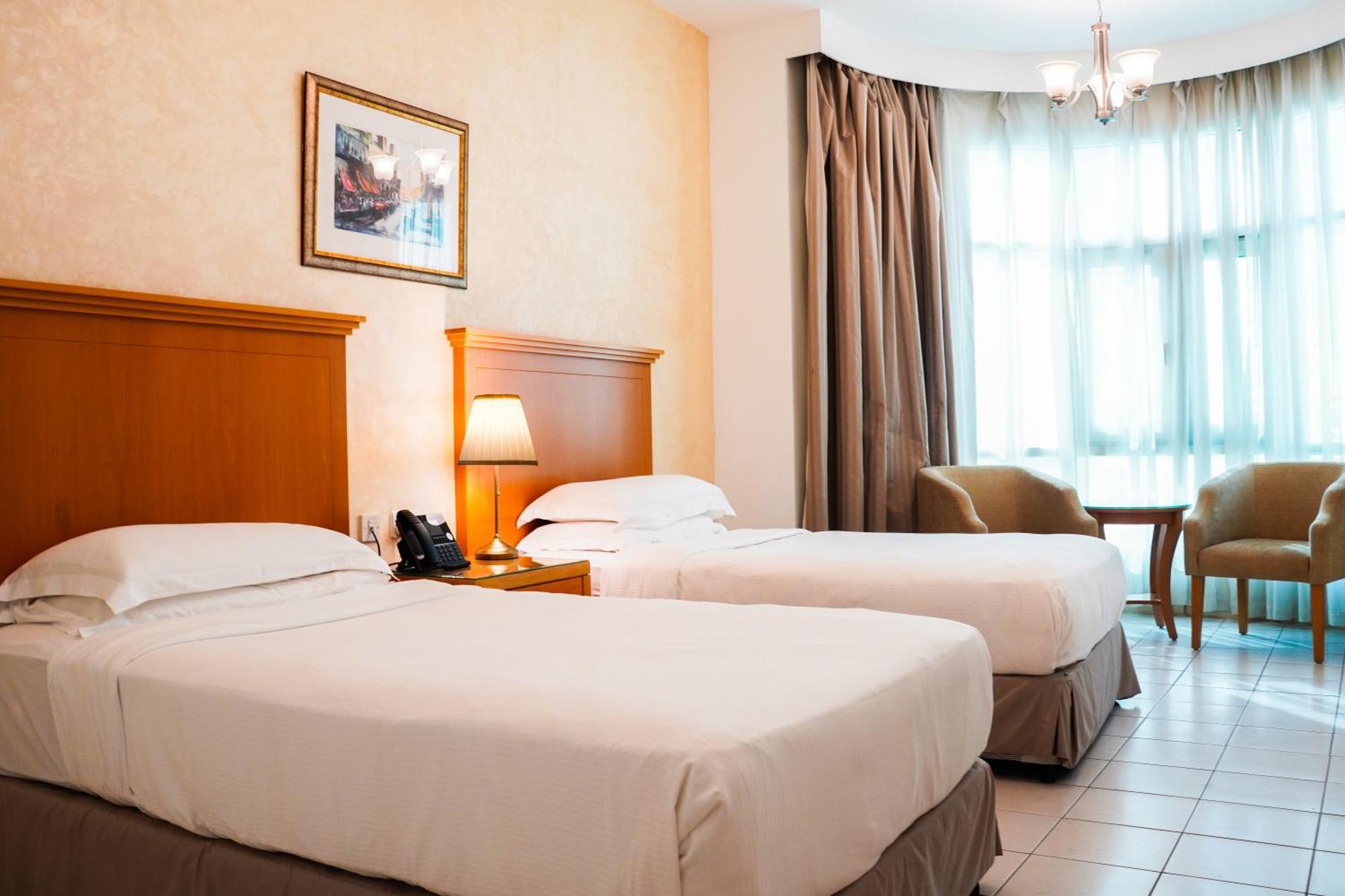 Swissotel Al Murooj Дубай