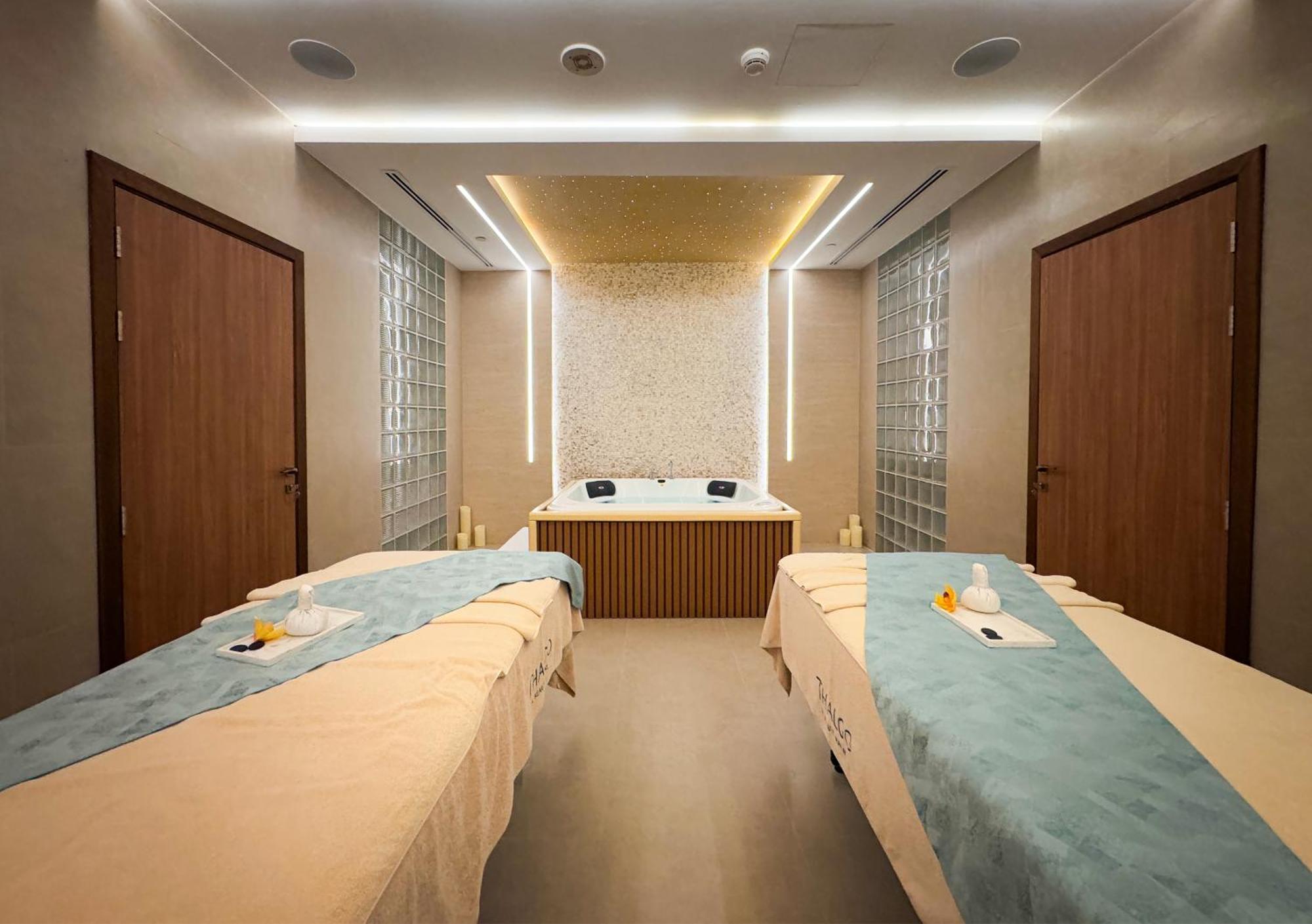 Swissotel Al Murooj Готель Дубай