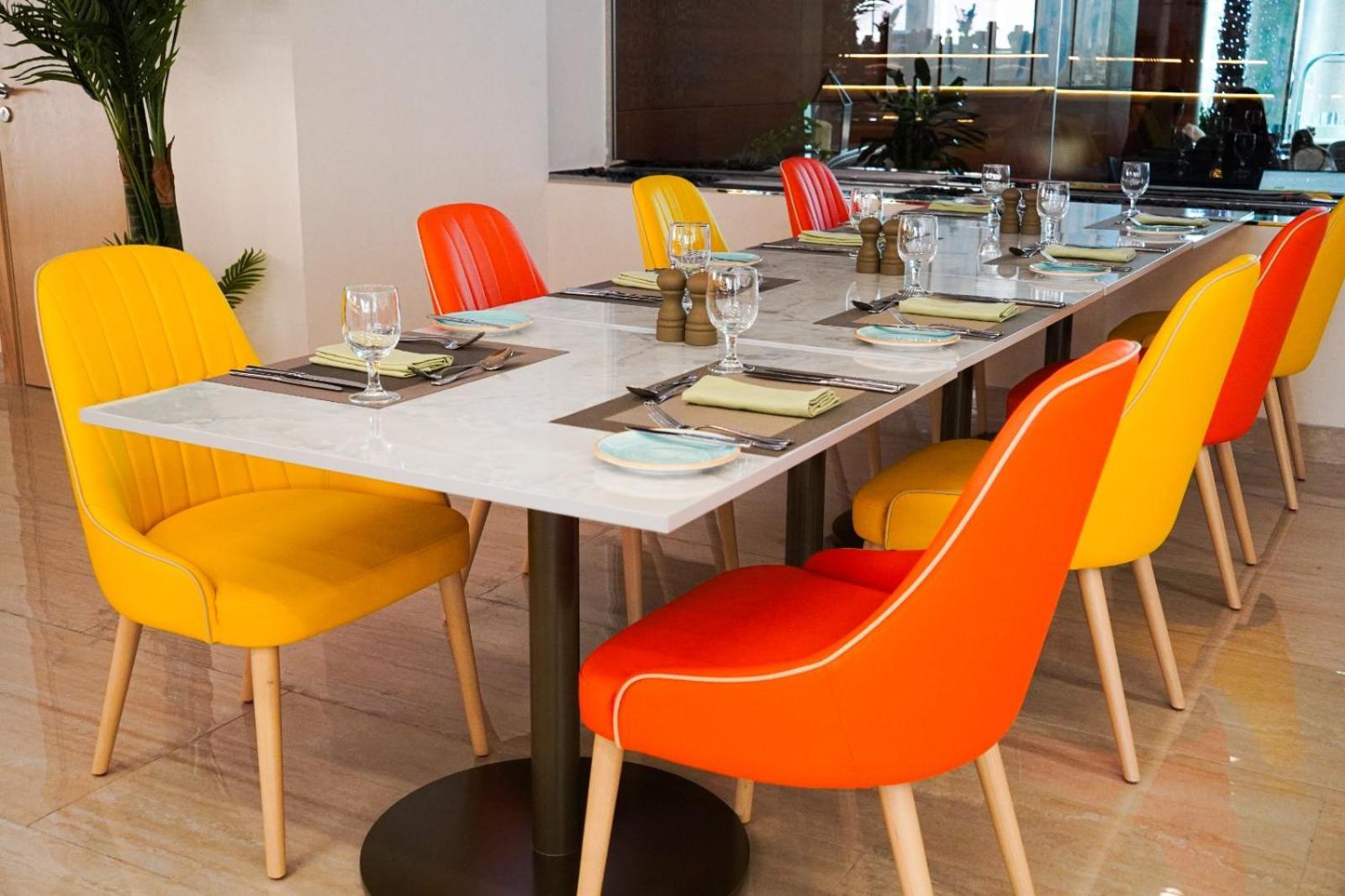 Готель Swissotel Al Murooj 5*