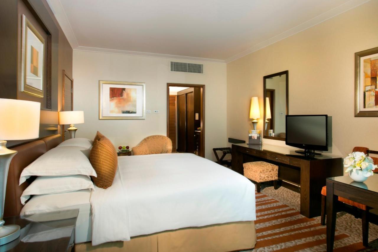 Swissotel Al Murooj Готель Дубай
