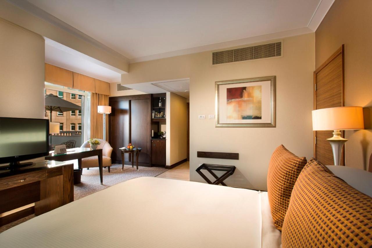 Готель Swissotel Al Murooj 5*