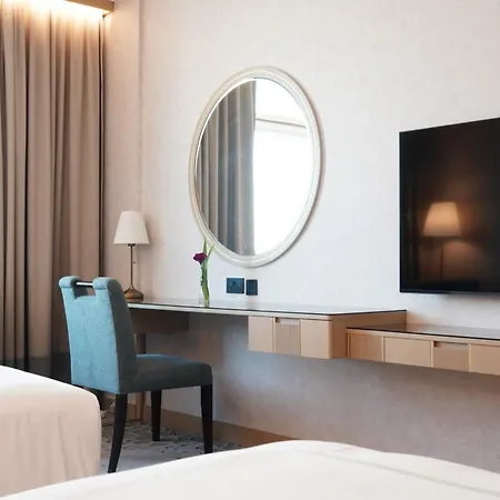 Swissotel Al Murooj Dubai Exterior photo Deluxe Room