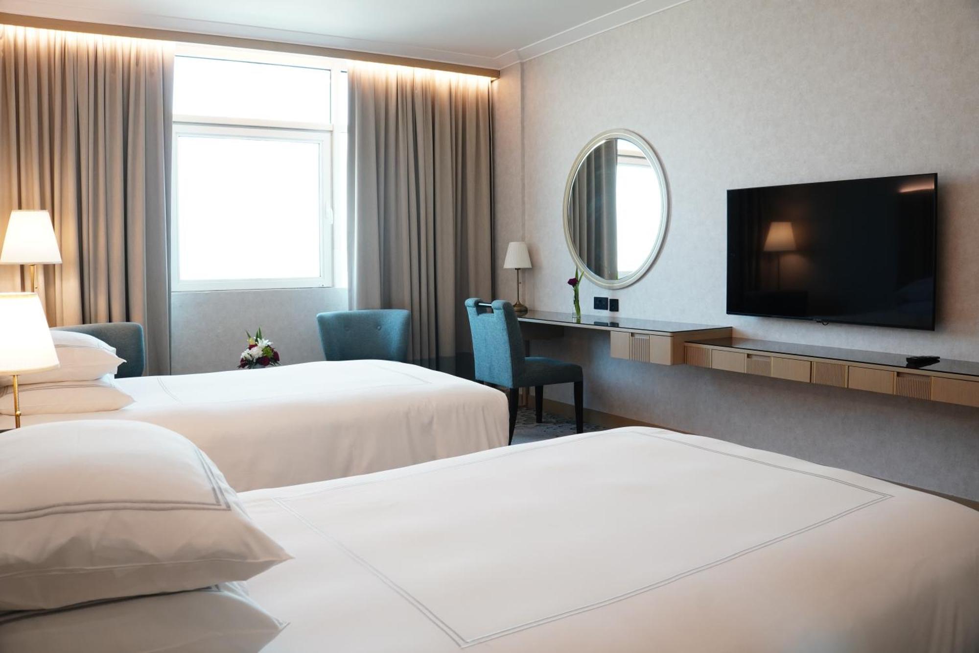 Swissôtel Al Murooj 5*
