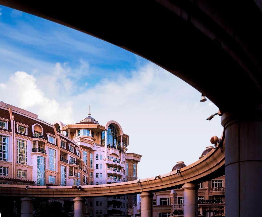 होटल Swissotel Al Murooj Dubai